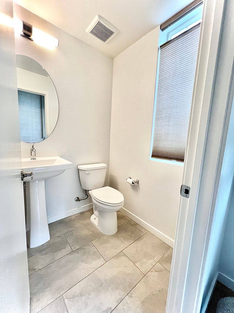 Townhouse for rent at 333 Crate Ave, Sacramento, CA 95818
