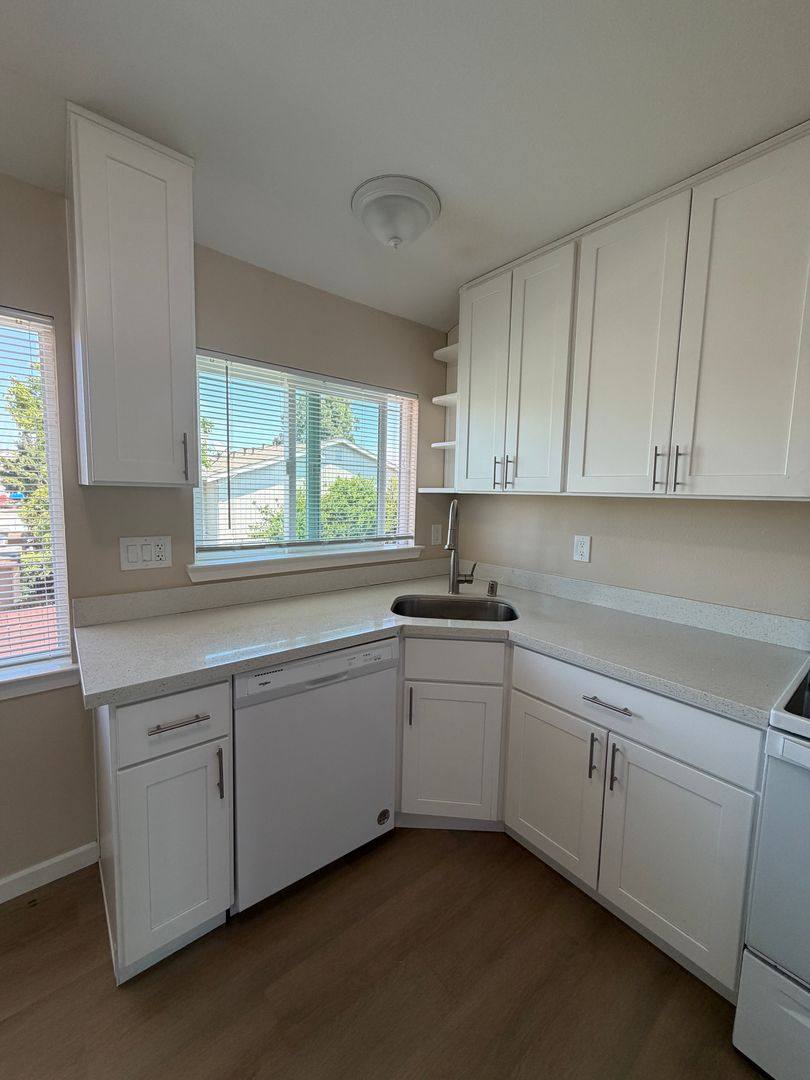 Apartment for rent at 1370 Calabazas Blvd, Santa Clara, CA 95051