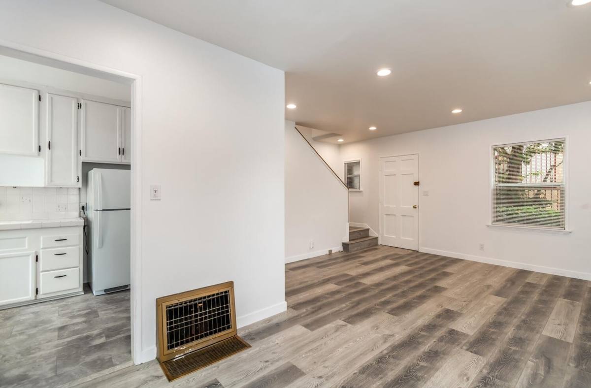 Apartment for rent at 3683 Empire Dr, Los Angeles, CA 90034