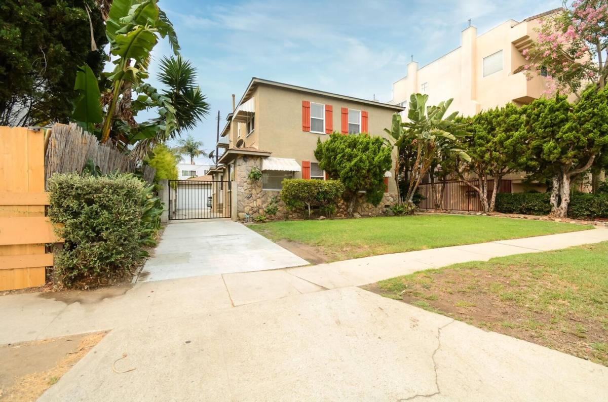 Apartment for rent at 3683 Empire Dr, Los Angeles, CA 90034