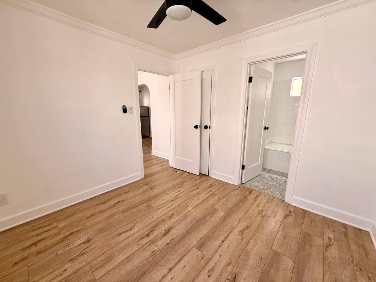 Apartment for rent at 1520 Menlo Ave, Los Angeles, CA 90006