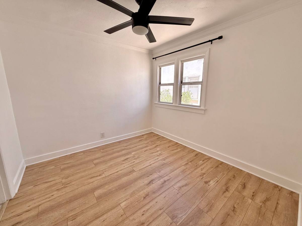 Apartment for rent at 1520 Menlo Ave, Los Angeles, CA 90006