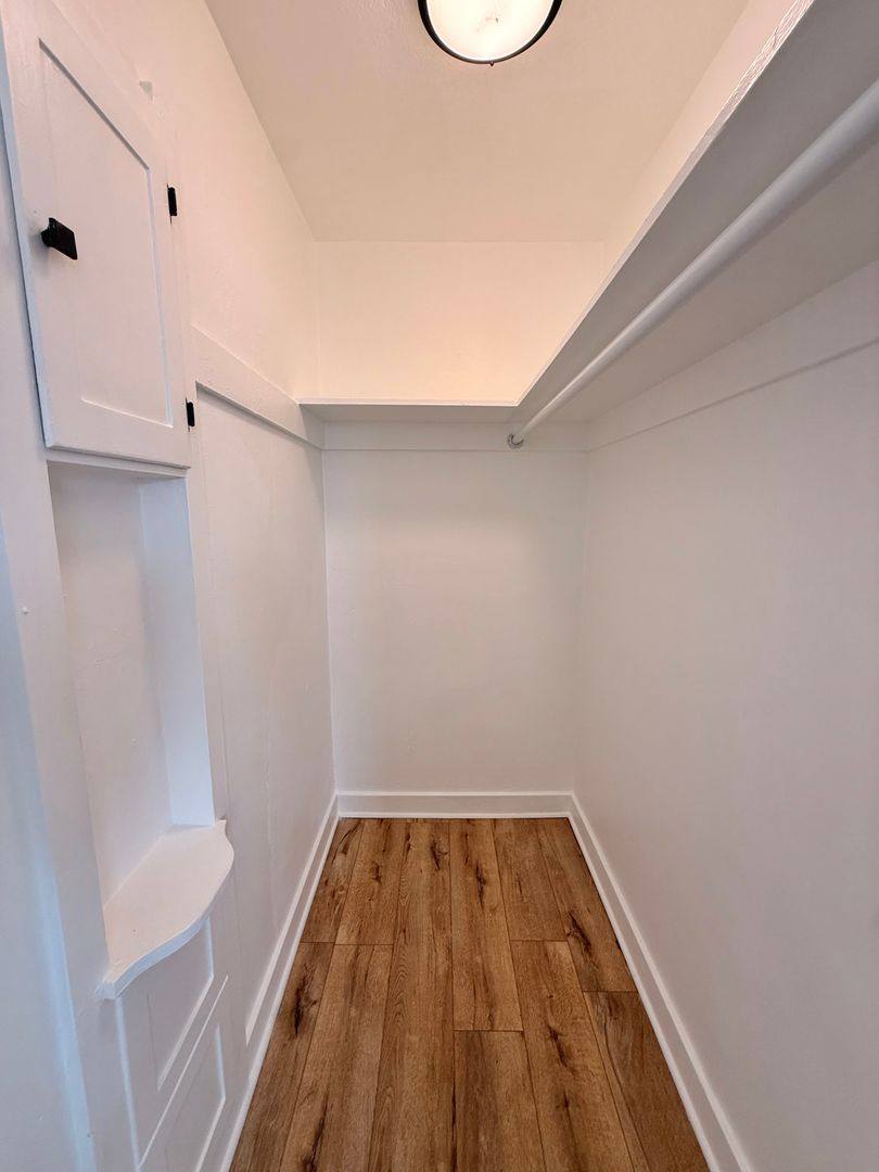 Apartment for rent at 1520 Menlo Ave, Los Angeles, CA 90006
