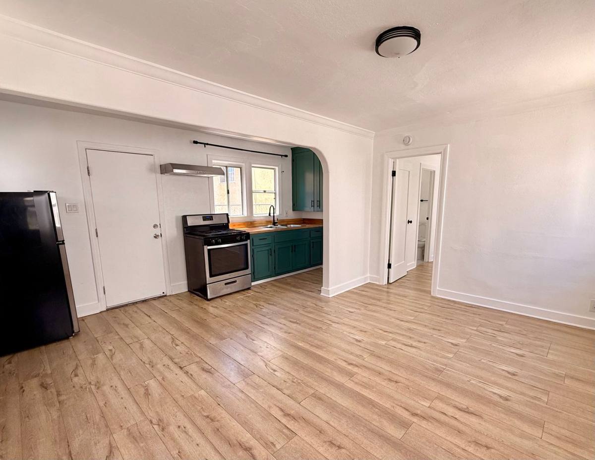 Apartment for rent at 1520 Menlo Ave, Los Angeles, CA 90006