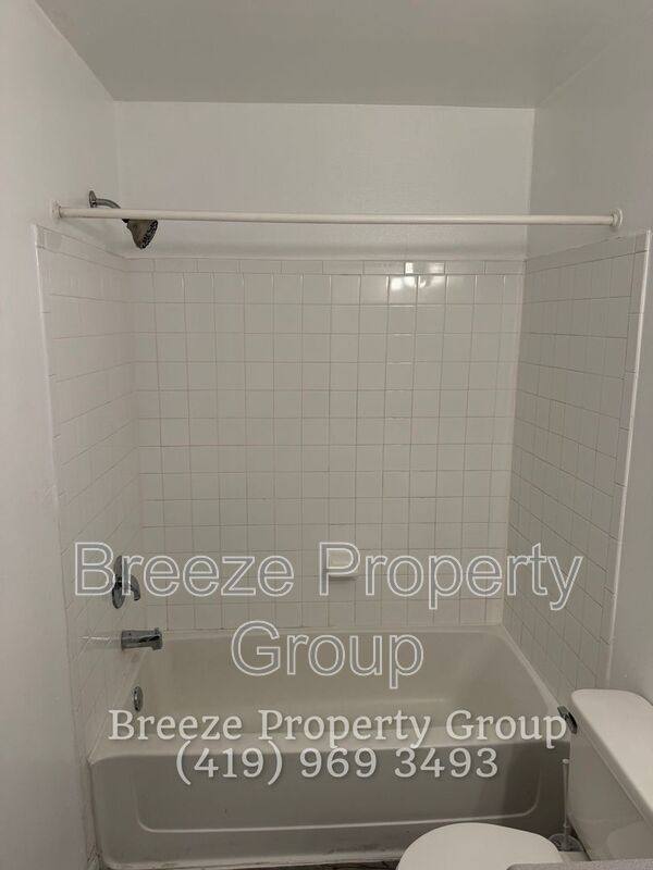 Apartment for rent at 619 Hope St, Lima, OH 45804