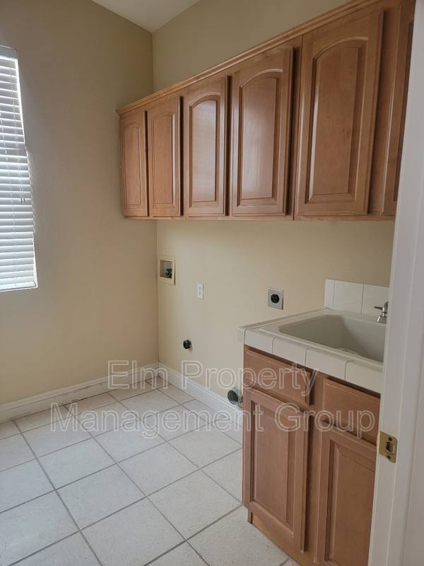 House for rent at 1025 Trophy Club Dr, Las Vegas, NV 89123