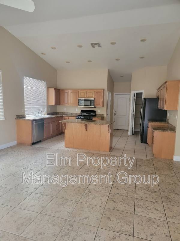 House for rent at 1025 Trophy Club Dr, Las Vegas, NV 89123