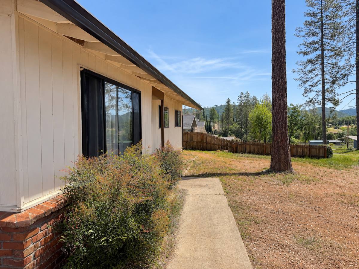 House for rent at 1763 Whitaker Rd, Paradise, CA 95969
