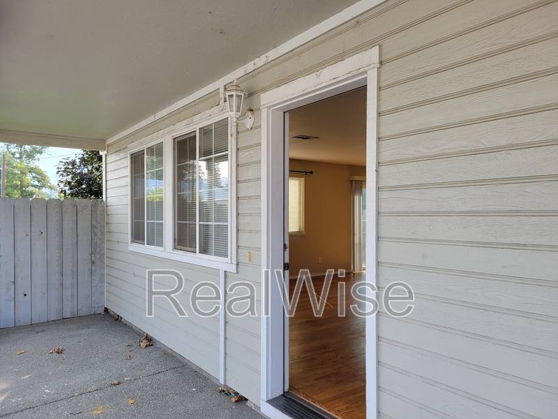 House for rent at 1527 Hamilton Lane, Grants Pass, OR 97527