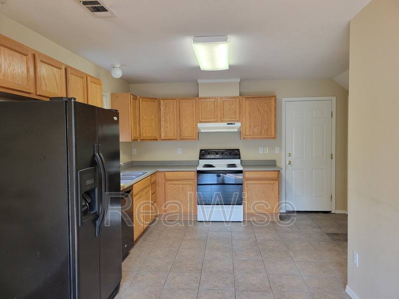 House for rent at 1527 Hamilton Lane, Grants Pass, OR 97527