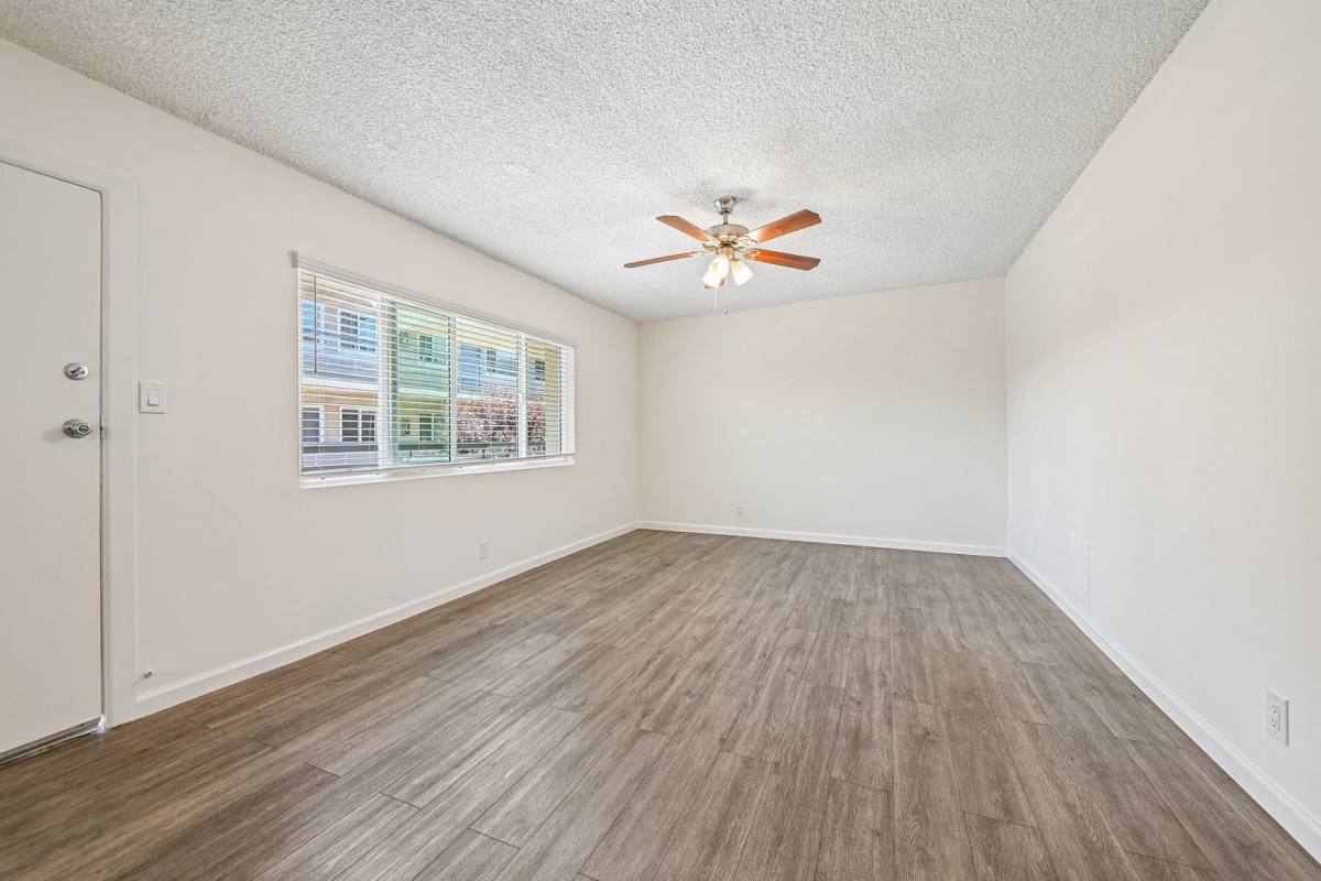 Apartment for rent at 6113 8th Ave, Los Angeles, CA 90043