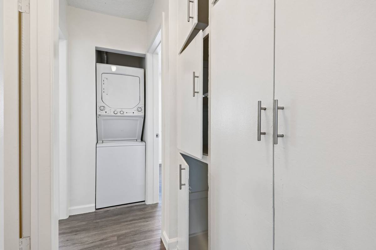 Apartment for rent at 6113 8th Ave, Los Angeles, CA 90043