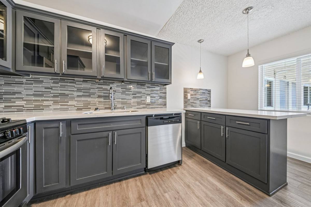 Apartment for rent at 6113 8th Ave, Los Angeles, CA 90043