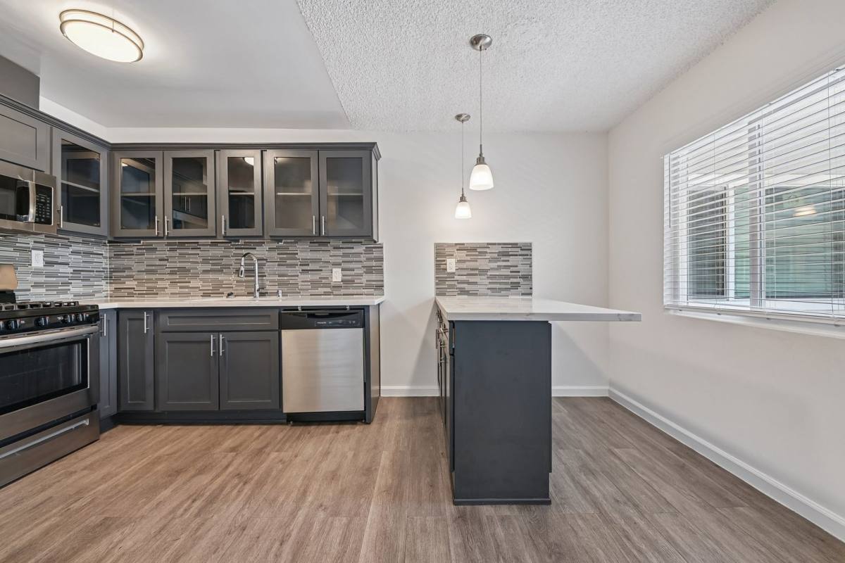 Apartment for rent at 6113 8th Ave, Los Angeles, CA 90043