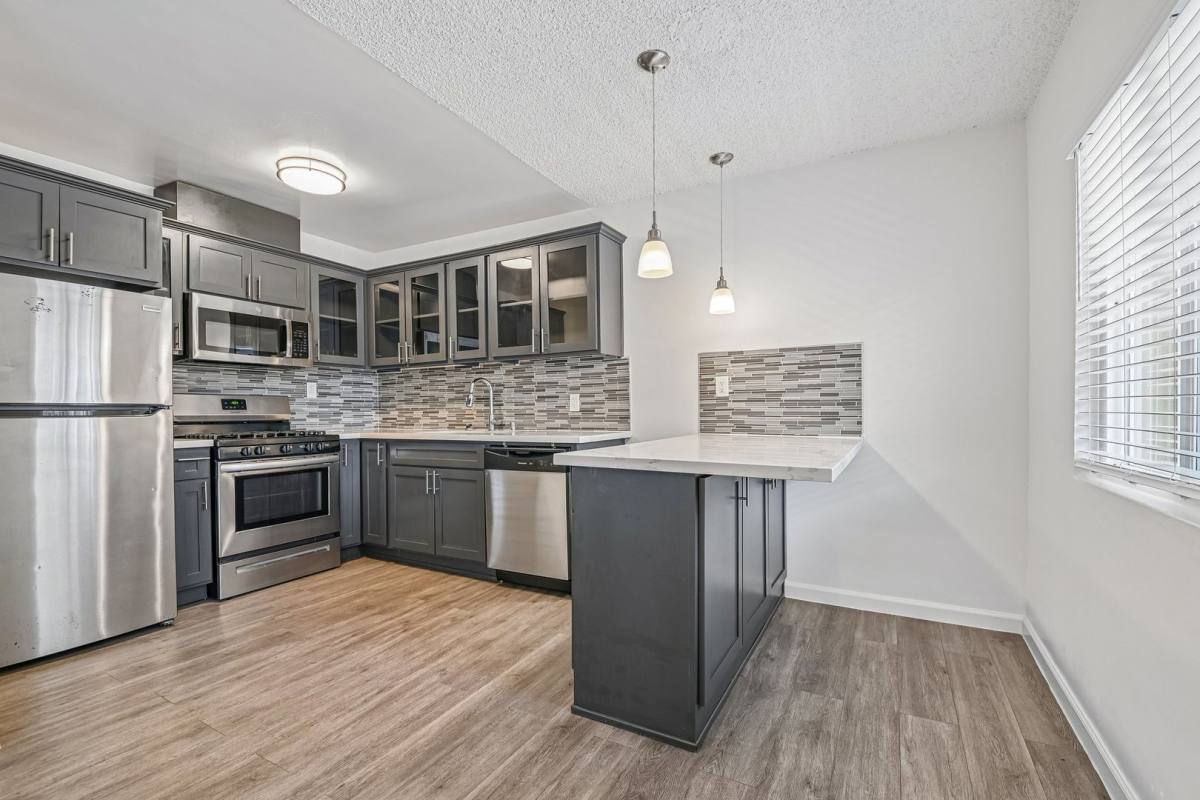 Apartment for rent at 6113 8th Ave, Los Angeles, CA 90043