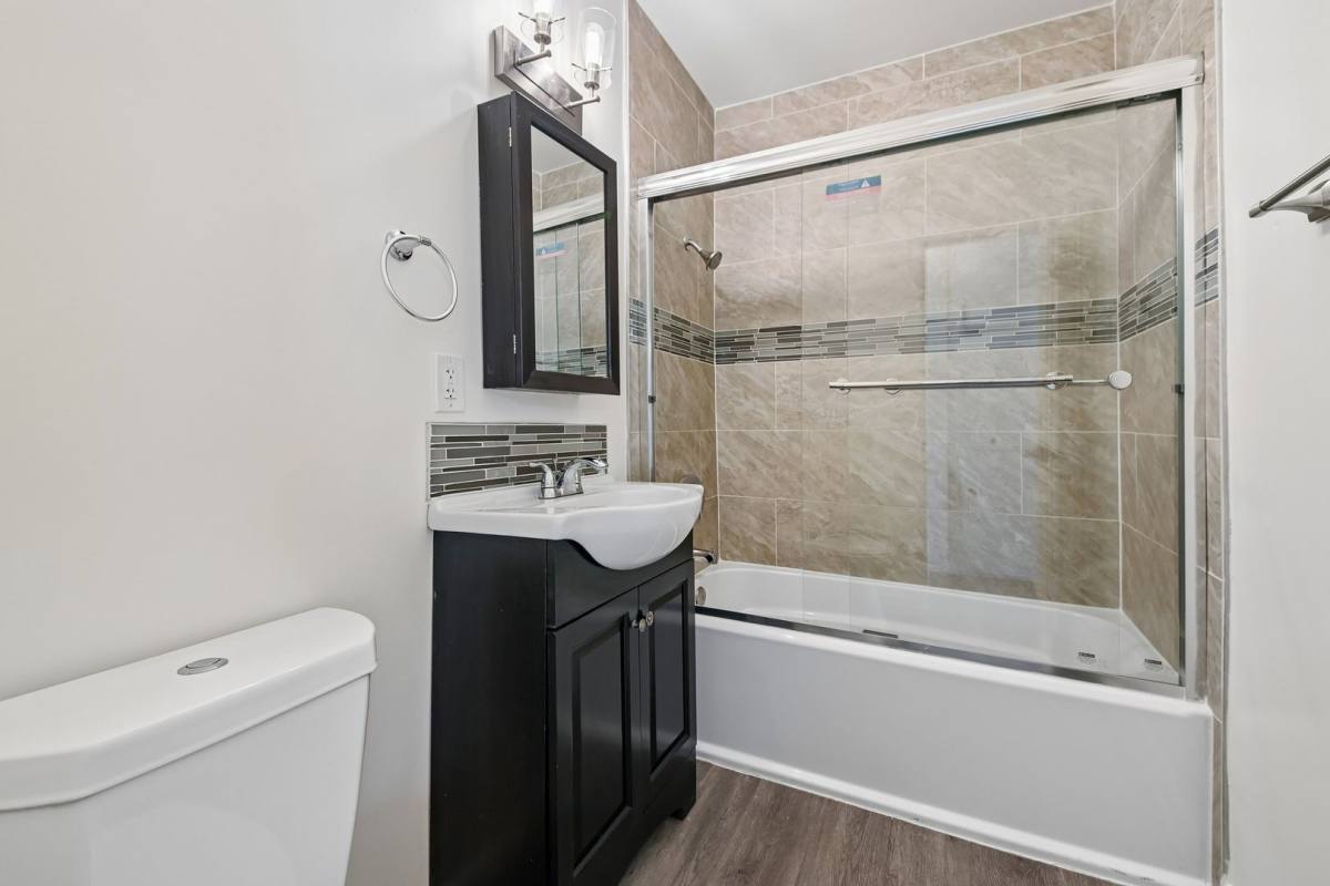 Apartment for rent at 6113 8th Ave, Los Angeles, CA 90043