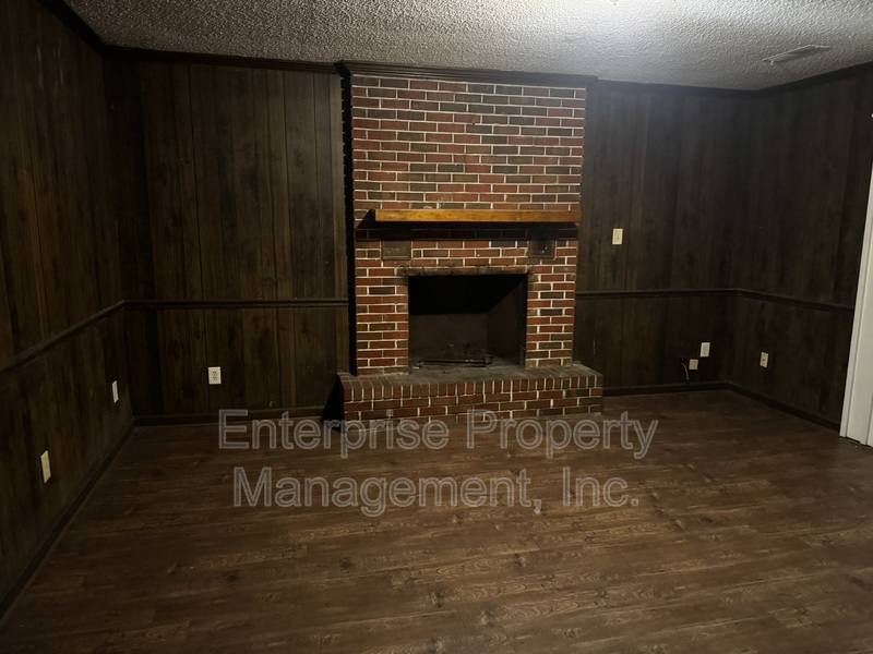 House for rent at 1922 St Elmo Ave, Memphis, TN 38127