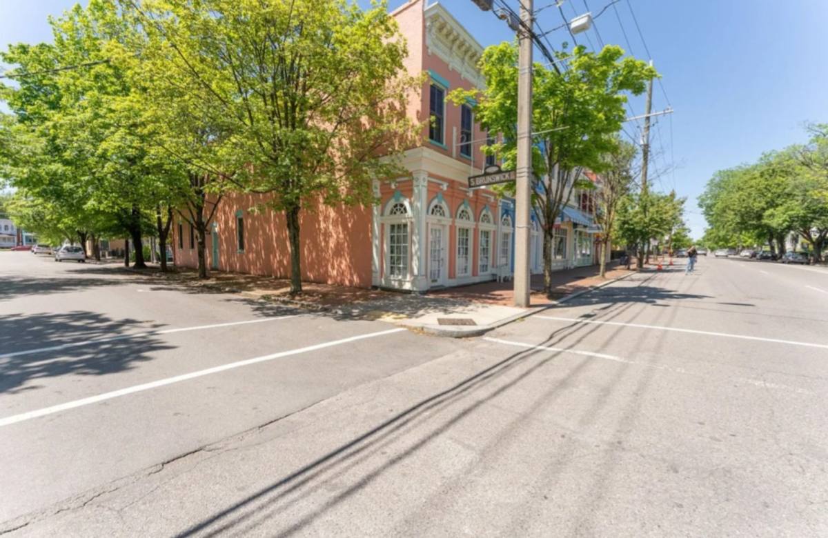 Apartment for rent at 1301 W Main St, Richmond, VA 23220