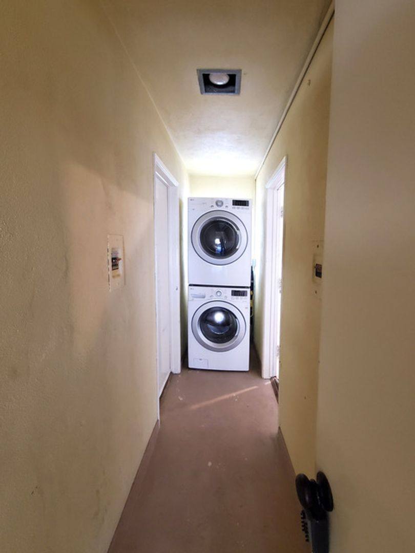 Apartment for rent at 451 San Vicente Blvd, Santa Monica, CA 90402
