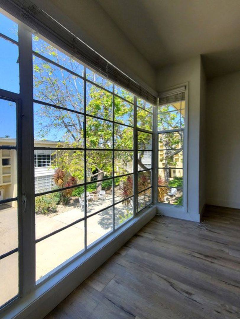 Apartment for rent at 451 San Vicente Blvd, Santa Monica, CA 90402
