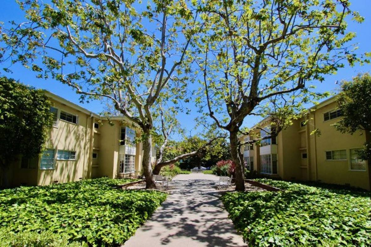 Apartment for rent at 451 San Vicente Blvd, Santa Monica, CA 90402