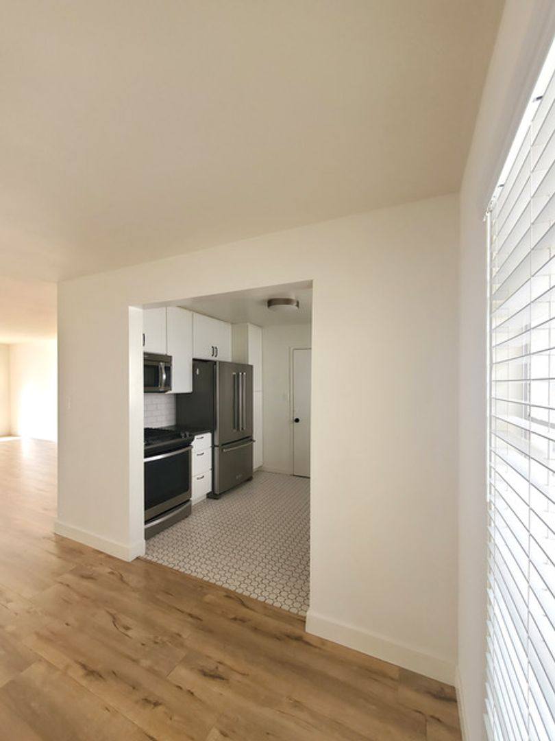 Apartment for rent at 451 San Vicente Blvd, Santa Monica, CA 90402