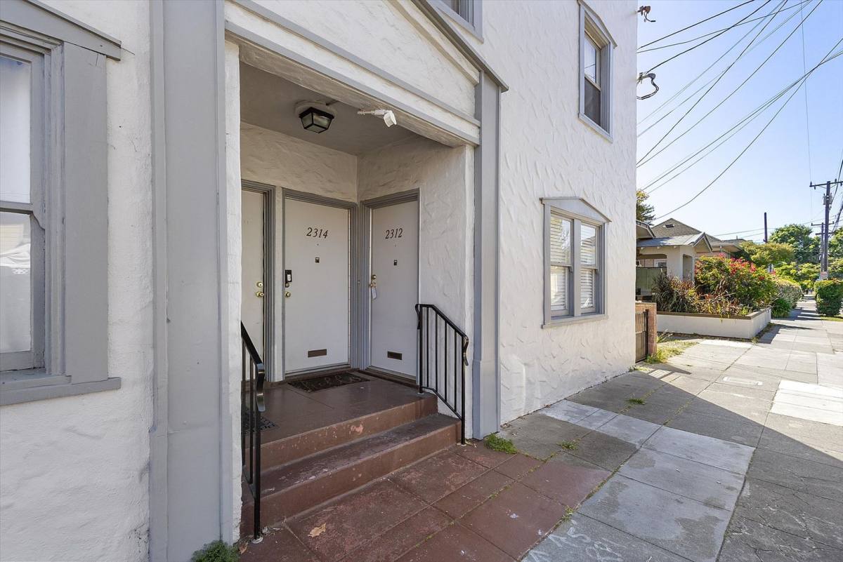 Apartment for rent at 2312 San Antonio Ave, Alameda, CA 94501