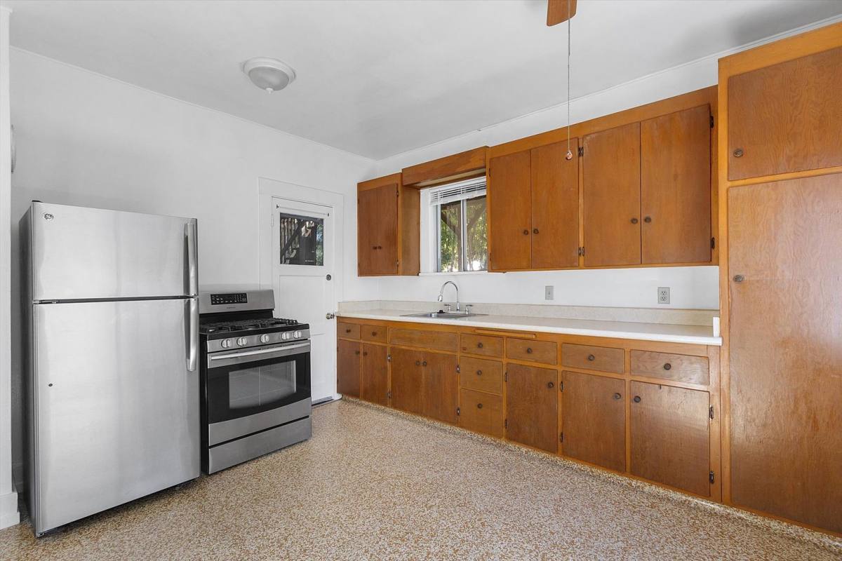 Apartment for rent at 2312 San Antonio Ave, Alameda, CA 94501