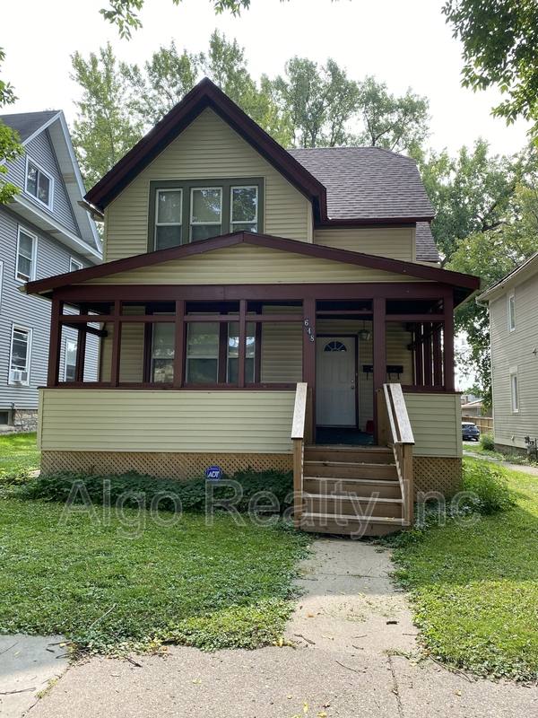 Apartment for rent at 648 Iglehart Ave #2, Saint Paul, MN 55104