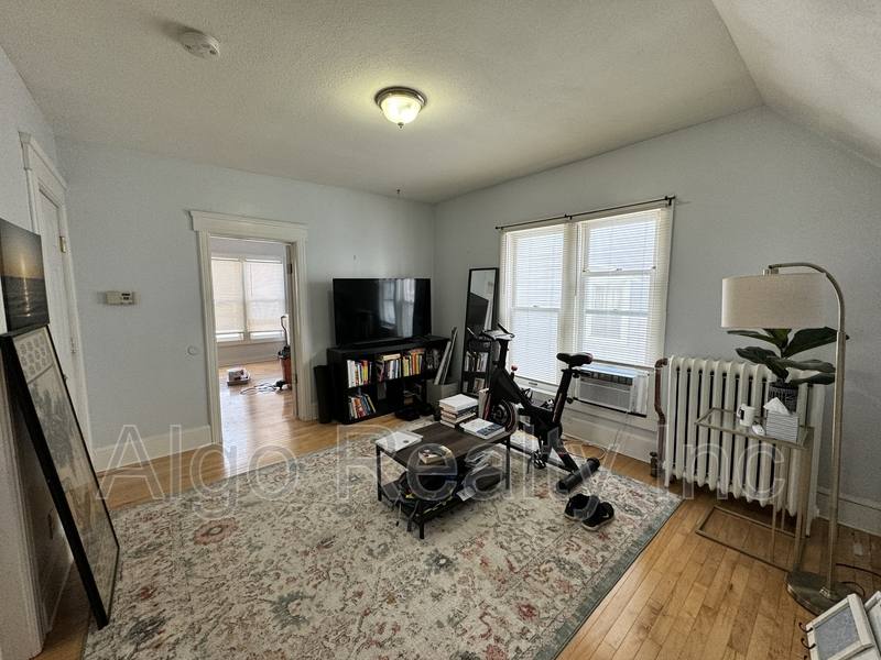 Apartment for rent at 648 Iglehart Ave #2, Saint Paul, MN 55104