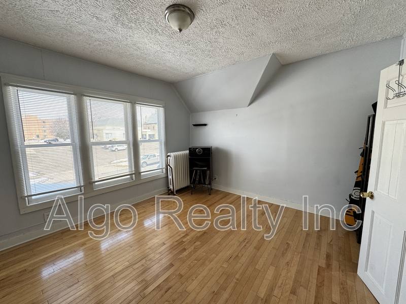Apartment for rent at 648 Iglehart Ave #2, Saint Paul, MN 55104