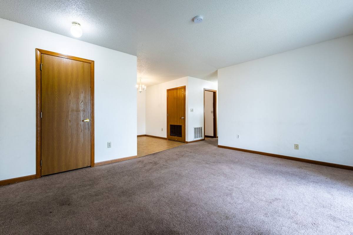 Apartment for rent at 940 E 16th St, Schuyler, NE 68661