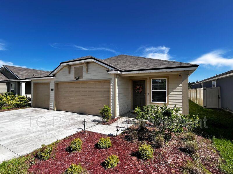 House for rent at 12571 Russian Olive Rd, Jacksonville, FL 32218