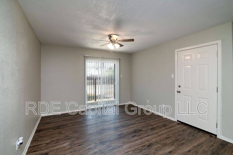 Apartment for rent at 8045 W Elizabeth Lane #223, Fort Worth, TX 76116