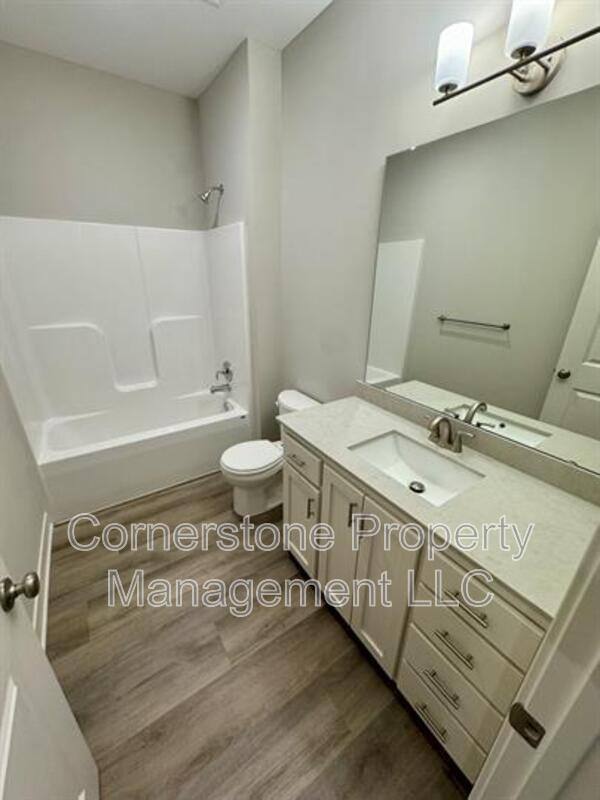 Townhouse for rent at 8687 Golden Lane - B, De Soto, KS 66018
