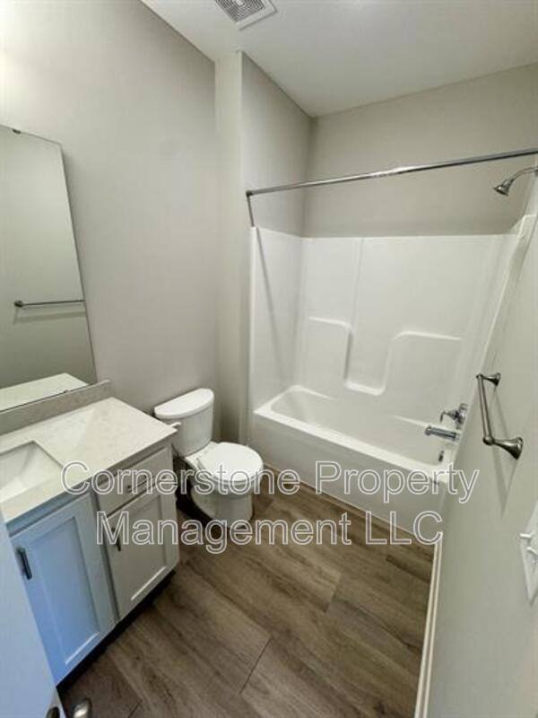 Townhouse for rent at 8687 Golden Lane - B, De Soto, KS 66018