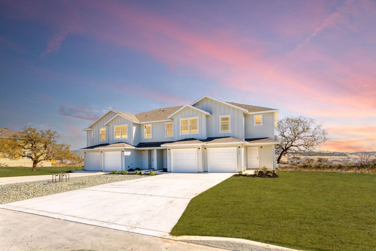 Townhouse for rent at 213 Stefan Estate, San Antonio, TX 78253