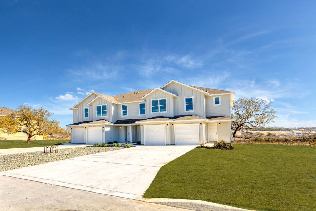 Townhouse for rent at 213 Stefan Estate, San Antonio, TX 78253