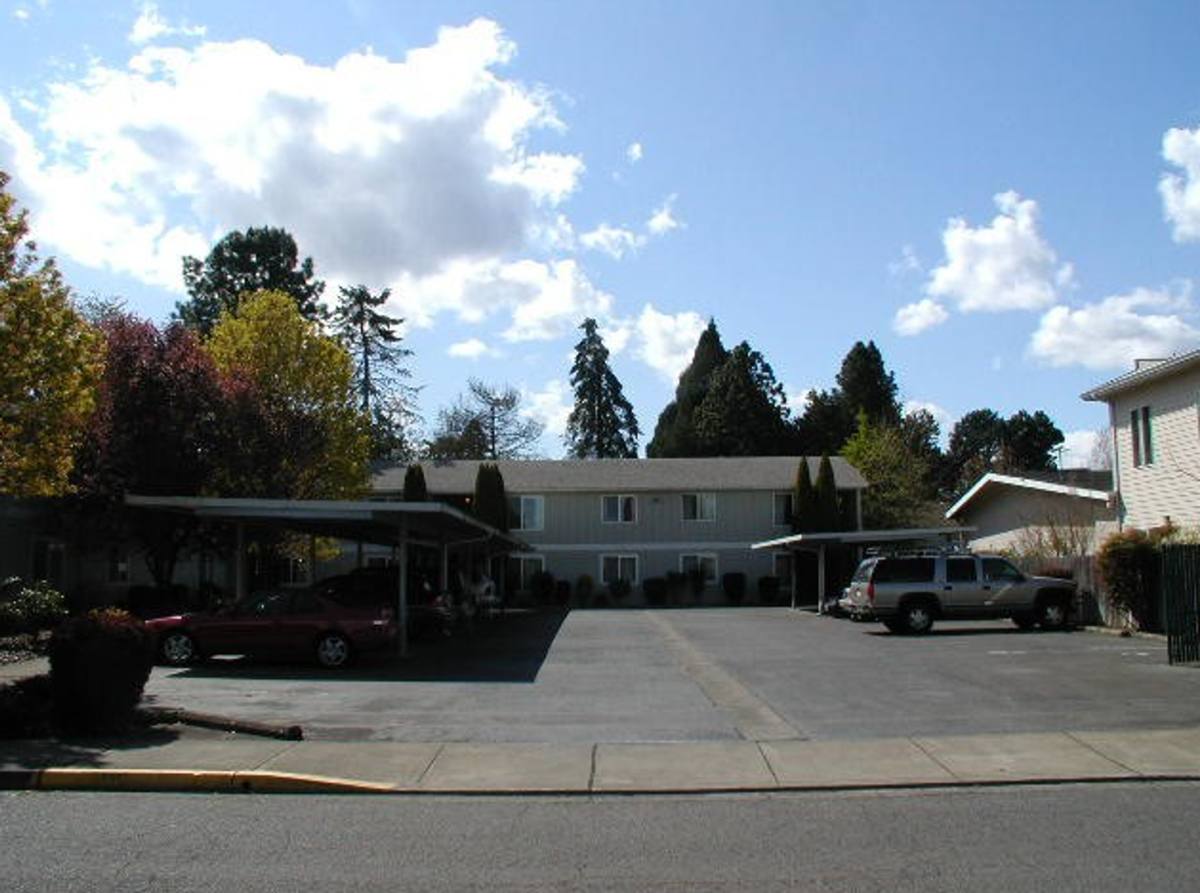 Apartment for rent at 2420 Pheasant Blvd, Springfield, OR 97477