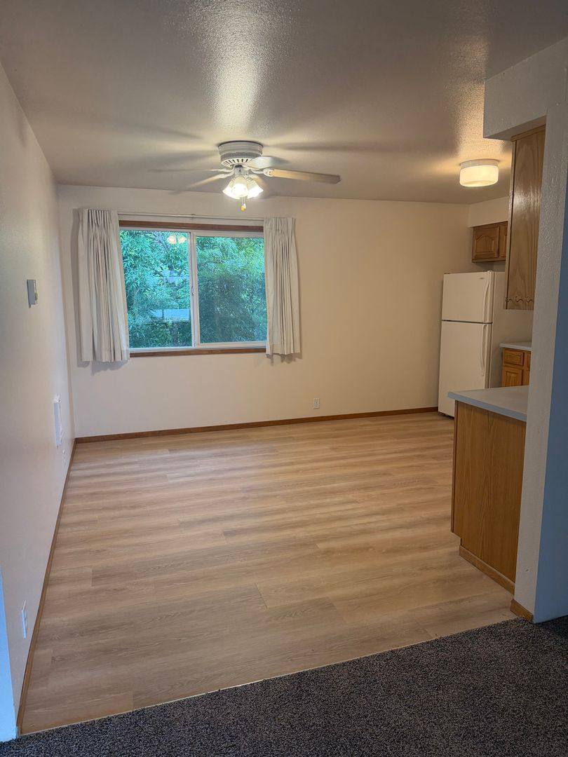 Apartment for rent at 2420 Pheasant Blvd, Springfield, OR 97477