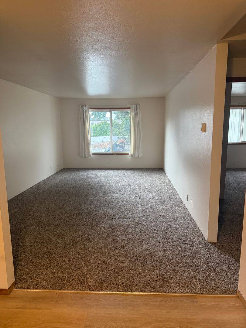 Apartment for rent at 2420 Pheasant Blvd, Springfield, OR 97477