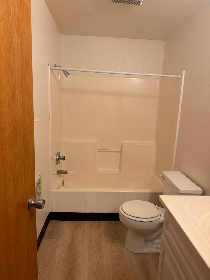 Apartment for rent at 2420 Pheasant Blvd, Springfield, OR 97477