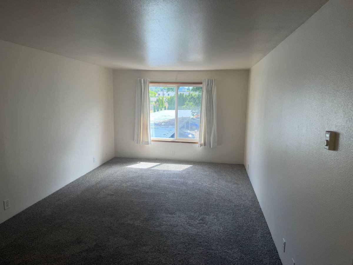 Apartment for rent at 2420 Pheasant Blvd, Springfield, OR 97477