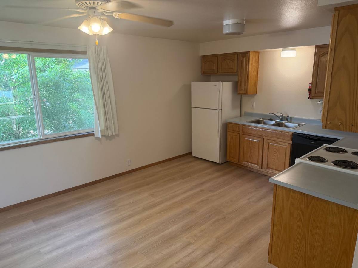 Apartment for rent at 2420 Pheasant Blvd, Springfield, OR 97477