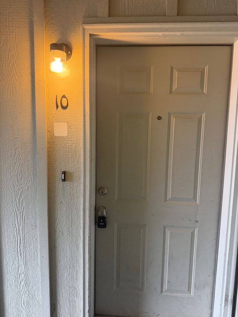 Apartment for rent at 2420 Pheasant Blvd, Springfield, OR 97477