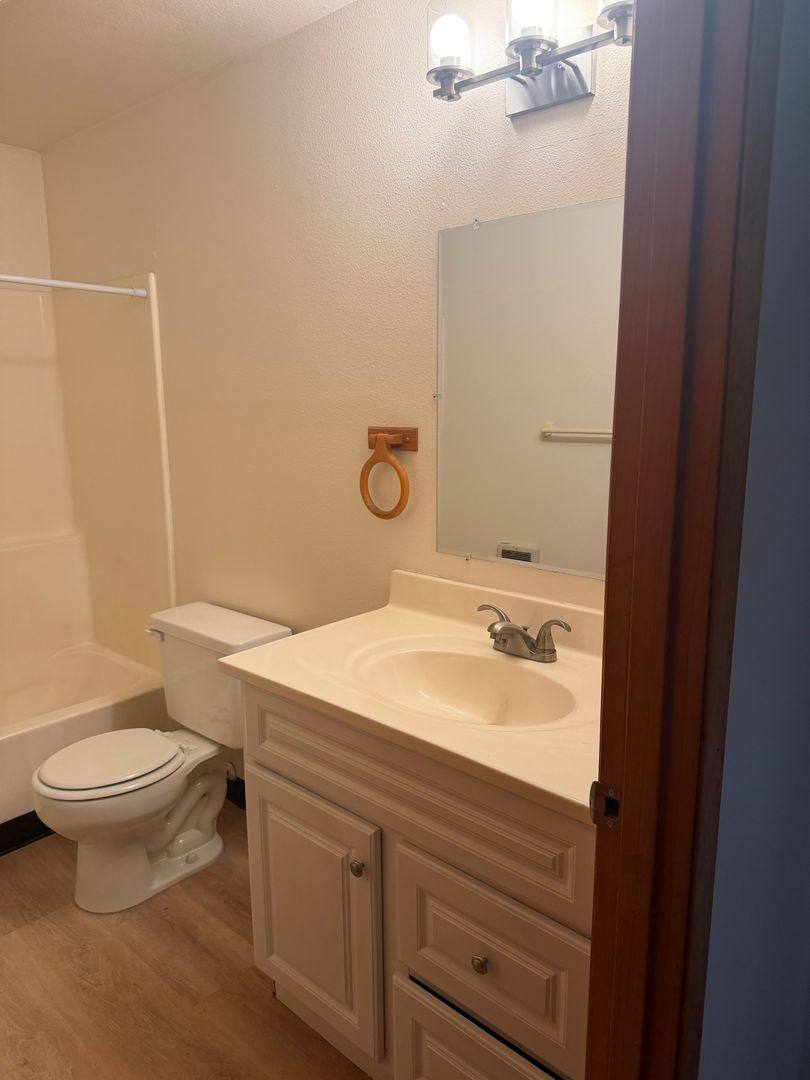 Apartment for rent at 2420 Pheasant Blvd, Springfield, OR 97477