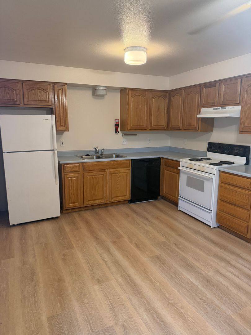 Apartment for rent at 2420 Pheasant Blvd, Springfield, OR 97477
