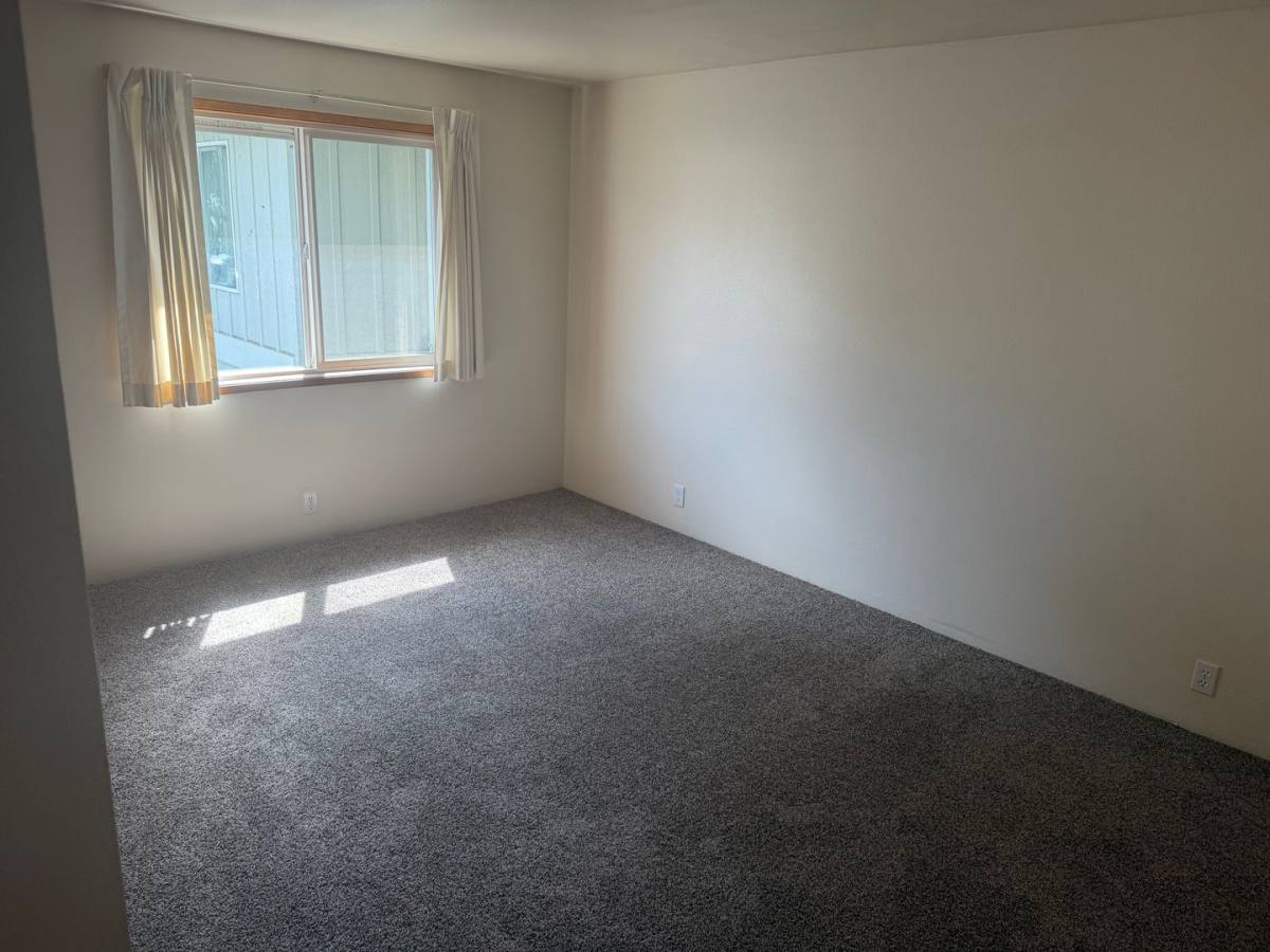 Apartment for rent at 2420 Pheasant Blvd, Springfield, OR 97477