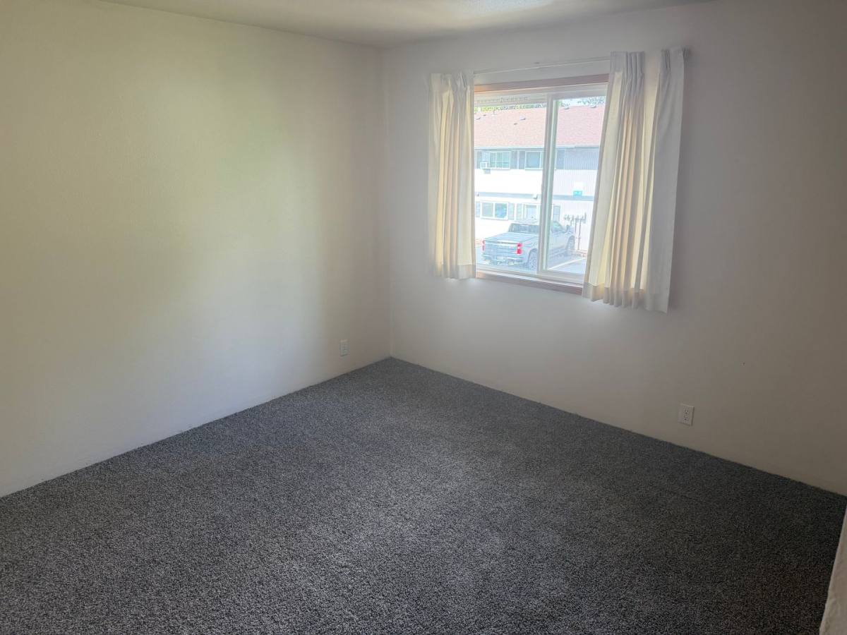 Apartment for rent at 2420 Pheasant Blvd, Springfield, OR 97477