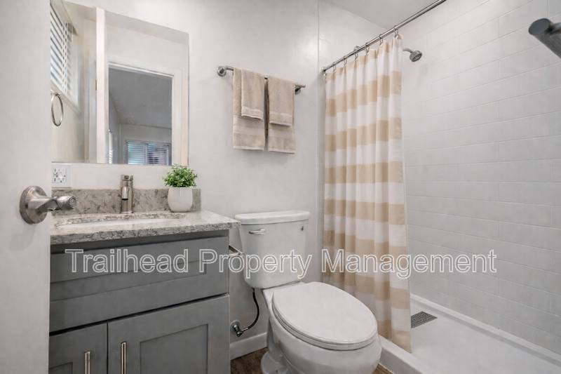 House for rent at 8300 Robinson St #2, Overland Park, KS 66212